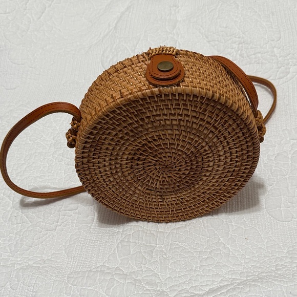 Round Woven Tan Bag - Picture 3 of 4